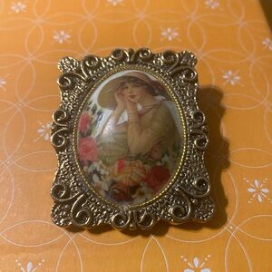 Vintage Gold-Tone Floral Cameo Brooch Pendant - Woman Portrait